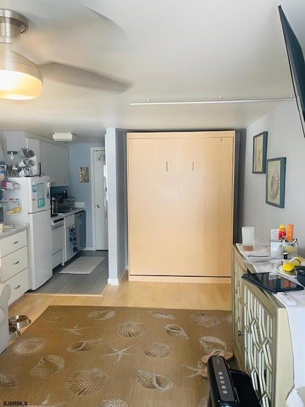 Building Photo - 9401 Pacific Ave