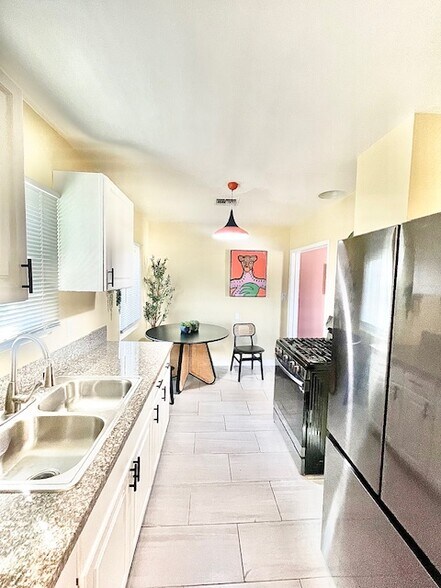 Building Photo - 4152 W 107th St