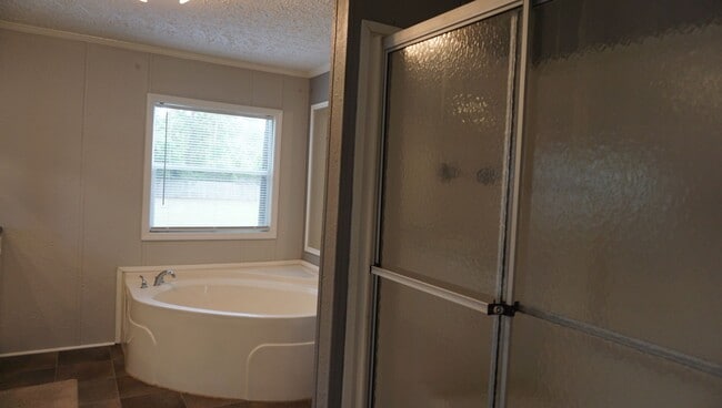 Building Photo - 3 Bedroom Mobile Home in the County