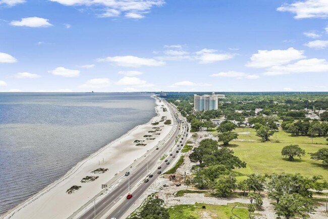 Building Photo - 2668 Beach Blvd