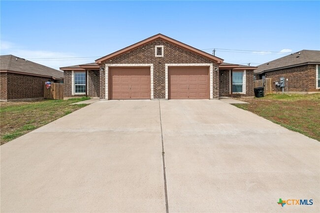 Primary Photo - 903 Lasso Dr