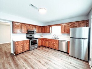 Building Photo - 124 Ballygar St