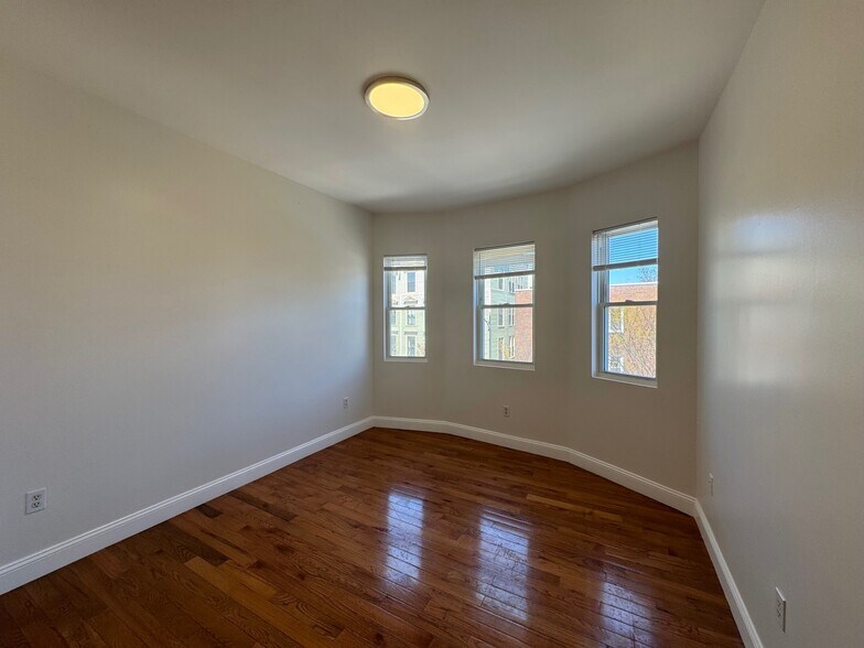 Building Photo - 360 Somerville Ave