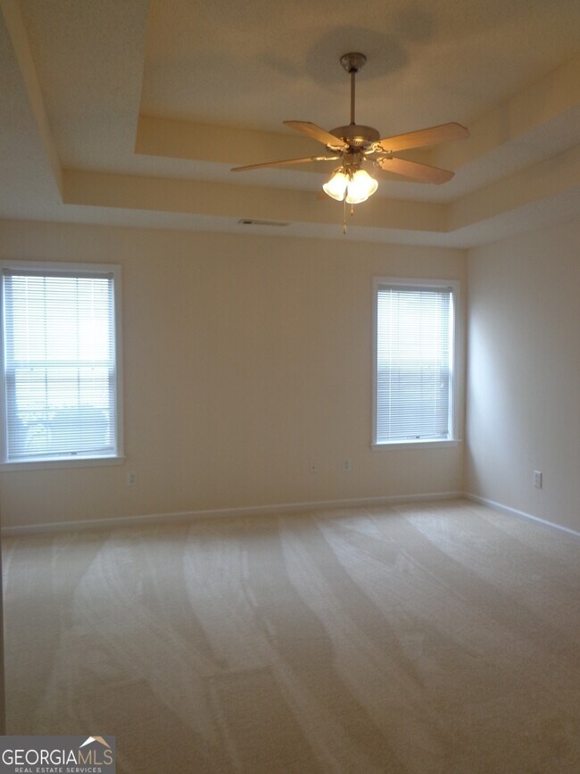 Building Photo - 2 Mill Ridge Pl