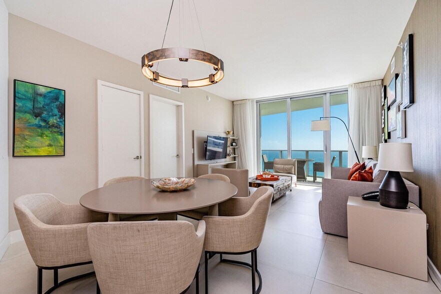 Building Photo - 4011 S Ocean Dr