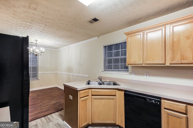 Building Photo - 2585 Lake Royale Dr
