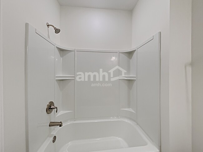 Building Photo - 4511 Tarpon Dr