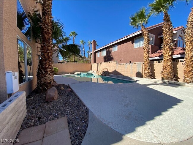 Building Photo - 7604 Cruz B