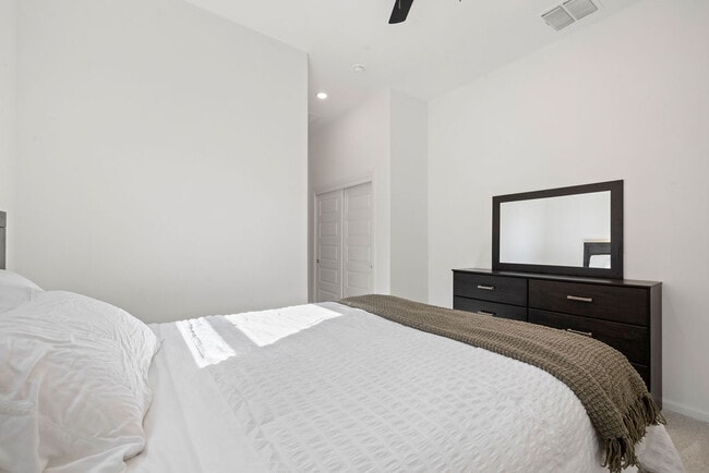 Building Photo - 17617 S Ridgerunner Dr