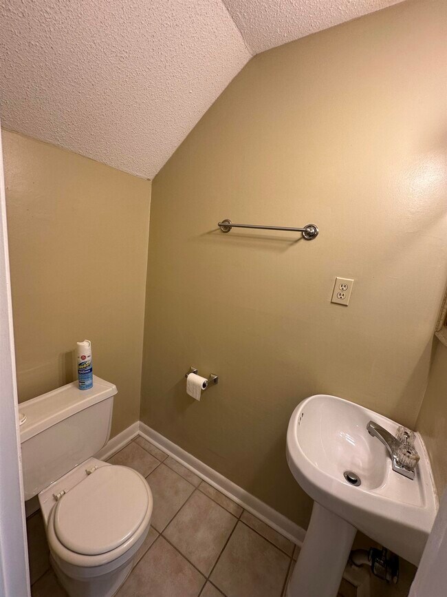 Building Photo - 2409 Talmadge Pl