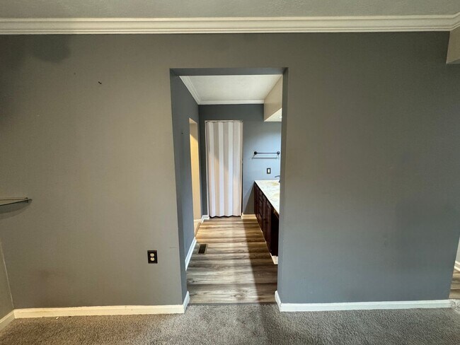 Building Photo - Spacious Private Oasis - 3 Bedroom 2 Bathr...