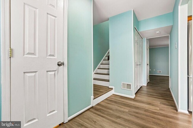 Building Photo - 6914 Alex Ct