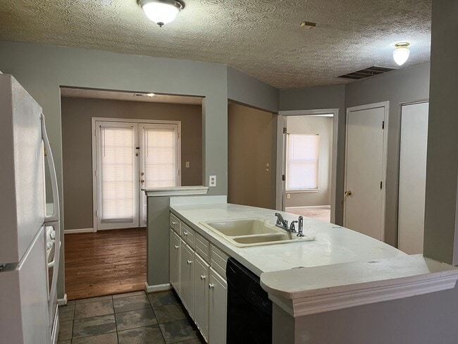 Building Photo - Ranch style home in Stockbridge