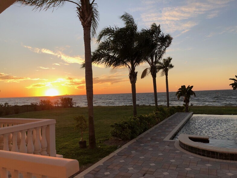 Building Photo - 6106 Marbella Blvd