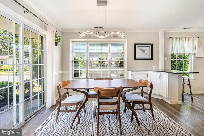 Building Photo - 5905 Drawbridge Ct