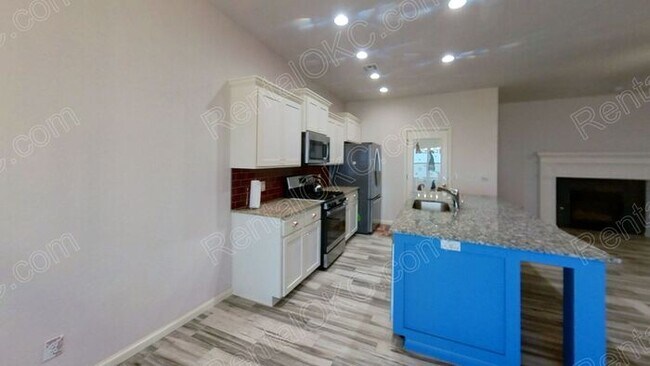 Building Photo - Great 3 bed 2 Bath on the West side.