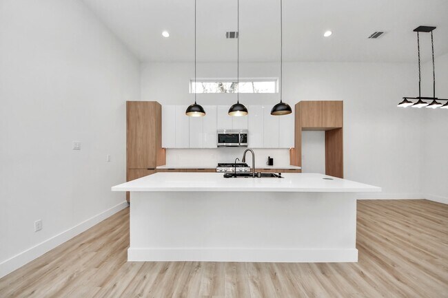 Building Photo - 3407 Hutchins St