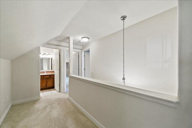 Building Photo - North End corner lot with garden and TONS ...