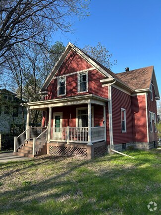 Building Photo - 624 5th St S