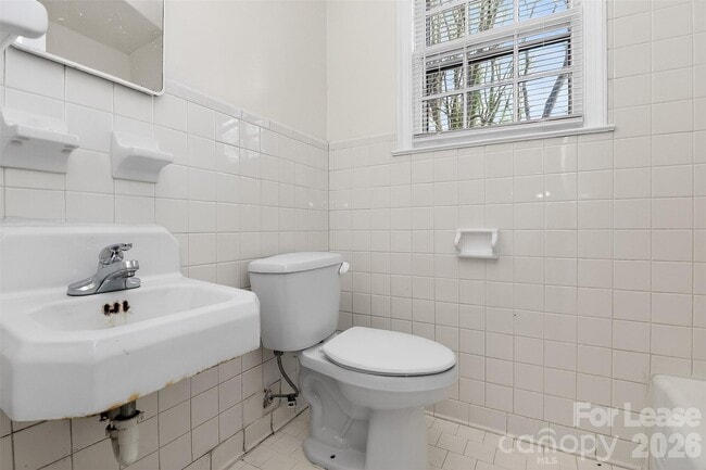 Building Photo - 1415 Herrin Ave