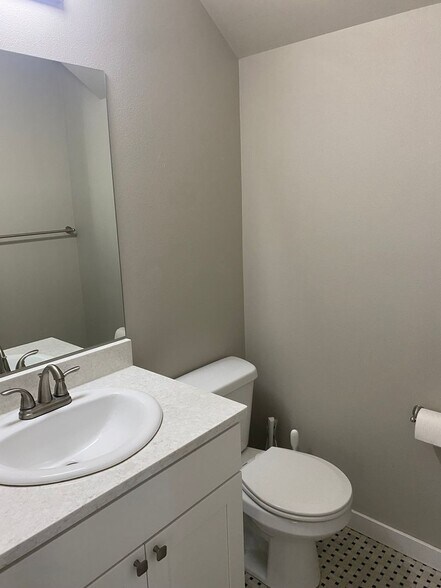 Building Photo - 1967 Calico Loop