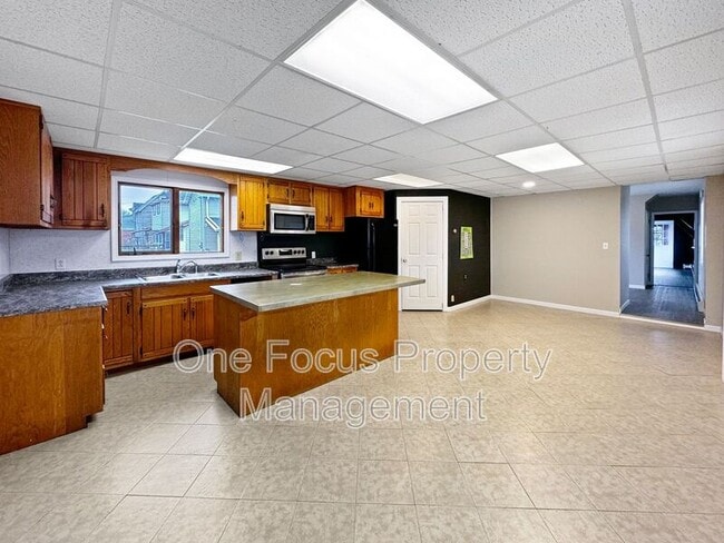 Primary Photo - 305 S Jones St