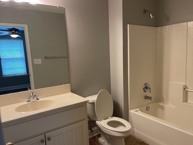 Building Photo - 273 Vining Way