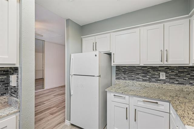 Building Photo - 9910 Royal Ln