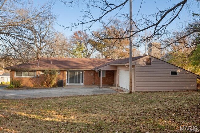 Building Photo - 8408 Louwen Dr