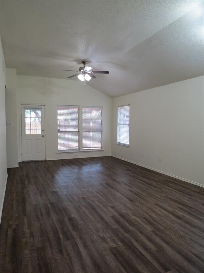 Building Photo - 1503 Serene Oaks Dr