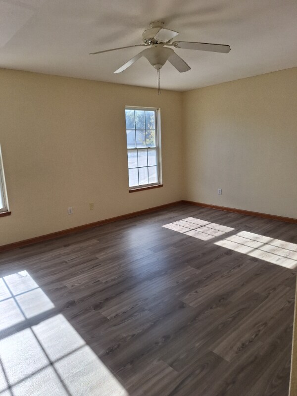 Building Photo - 1602 NW Jordan Ct