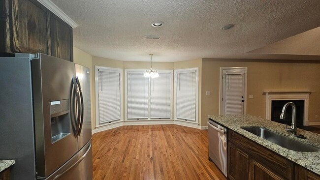 Building Photo - 4850 Birdwood Ct