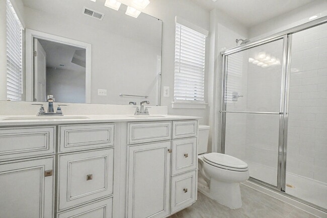 Building Photo - **Special Move-in Offer**  $500 off of the first month's rent.  Exceptional 3-Level Corner Unit T...