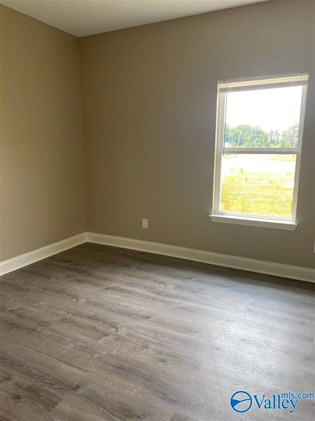 Building Photo - 223 Fern Bank Dr