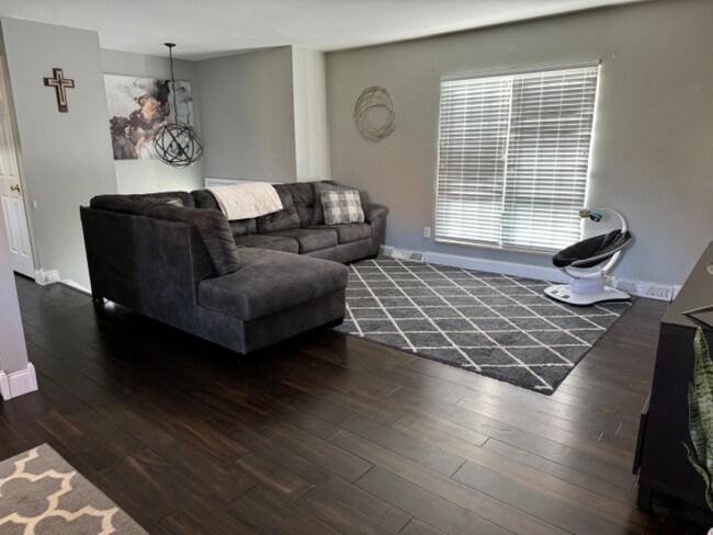 Building Photo - 814 Eastland Dr