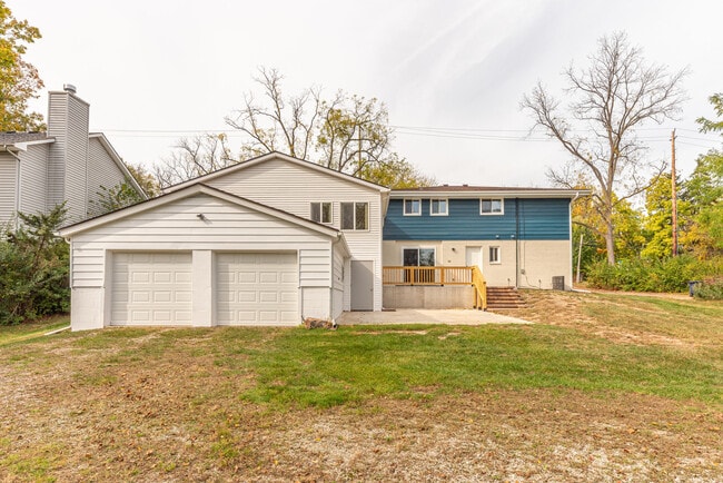 Building Photo - 1520 Traver Rd