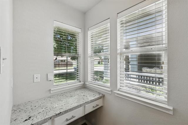 Building Photo - 909 Whisper Ln
