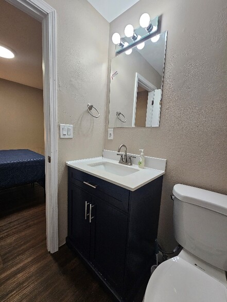 Building Photo - 2040 Indian Point Rd