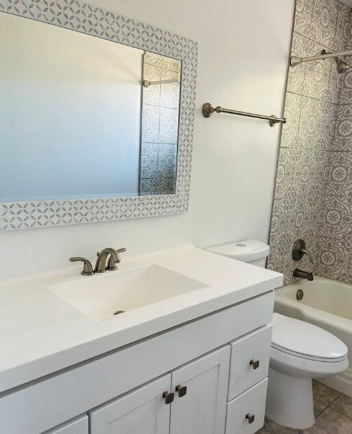 Building Photo - Expansive Elegant and Modern Stunning 3 Bedroom 2 Bath Townhome