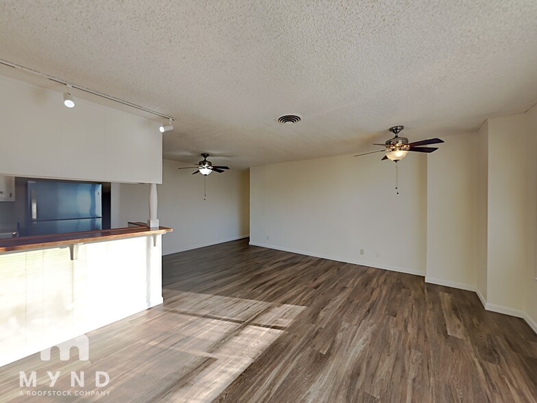 Building Photo - 3157 Occidental Dr
