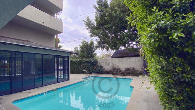 Building Photo - 4651 Cahuenga Blvd