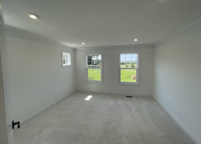 Master Bedroom - 4008 Varick St