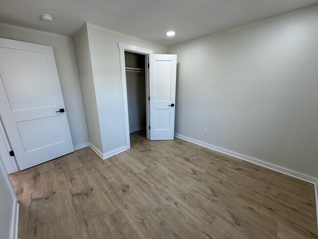 Building Photo - 2 bedroom 1 bath in Murray