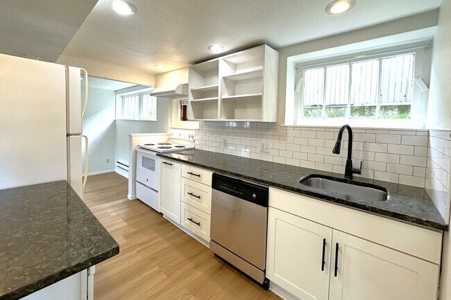 Building Photo - 3022 Federal Ave