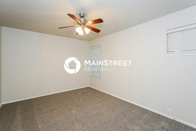 Building Photo - 4 Bedroom Pet-Friendly Home in FORT WORTH,...