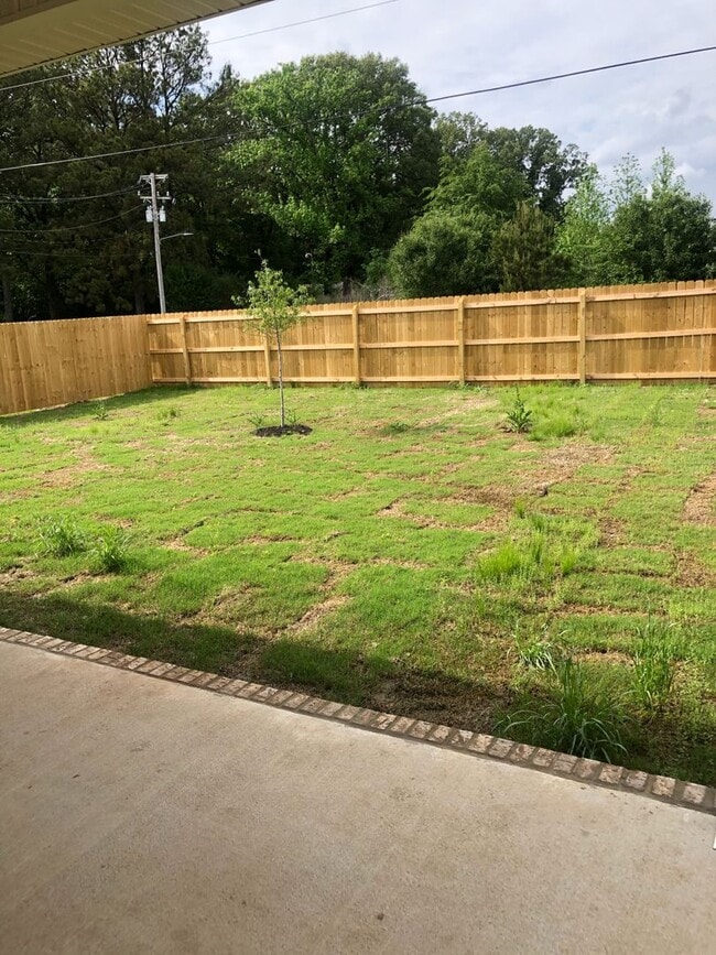 Building Photo - PRE-LEASE 3 Bedroom, 2 Bath Home in Valley...