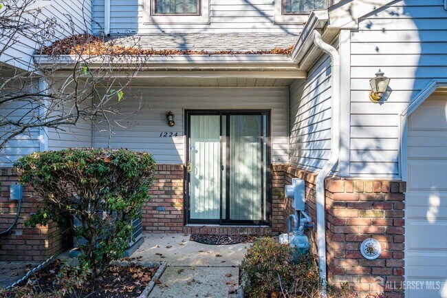 Building Photo - 1224 Thomas Ave