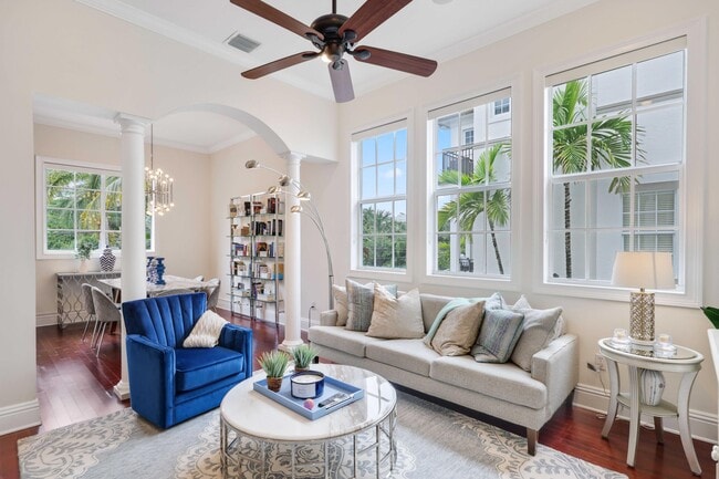 Building Photo - 285 SE 6th Ave