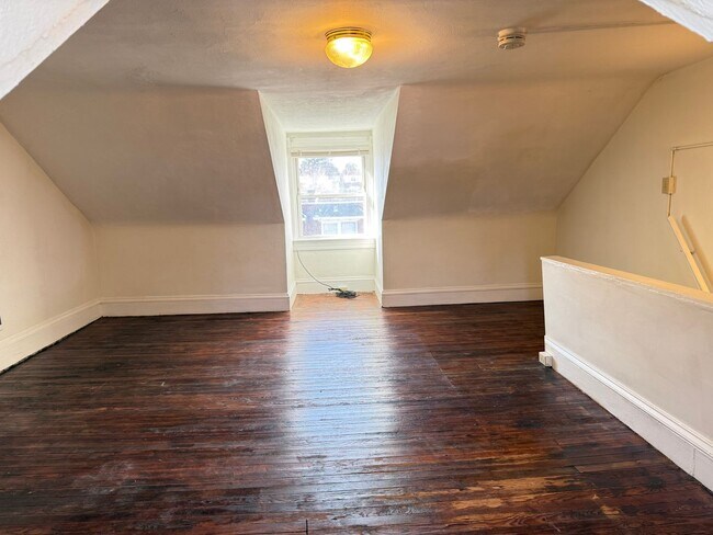 Building Photo - 319 N Charlotte St