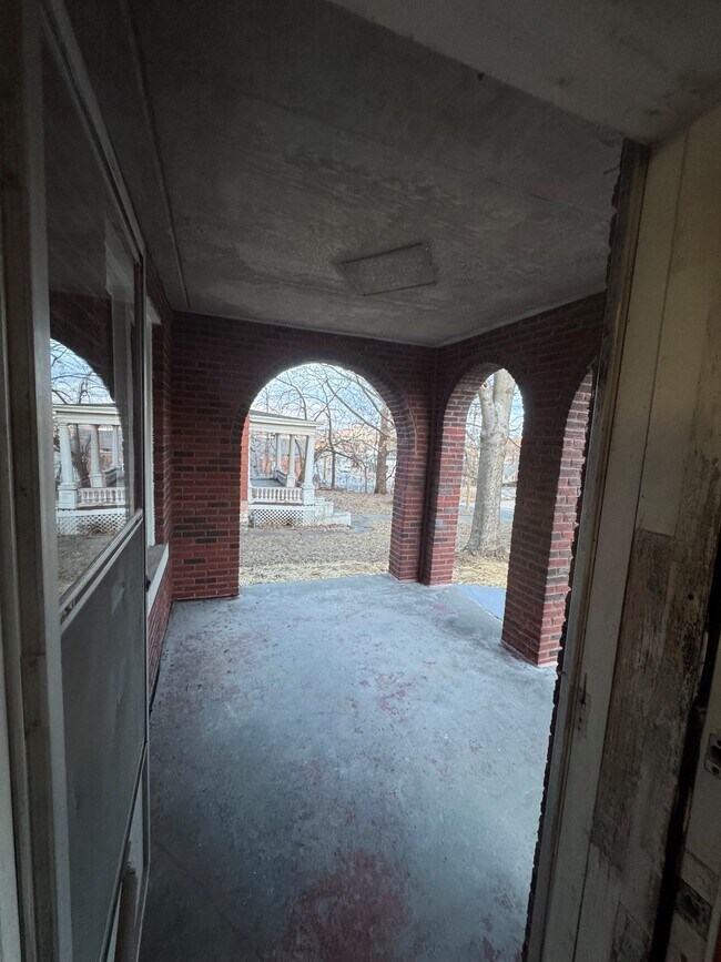 Building Photo - 922 Jefferson St